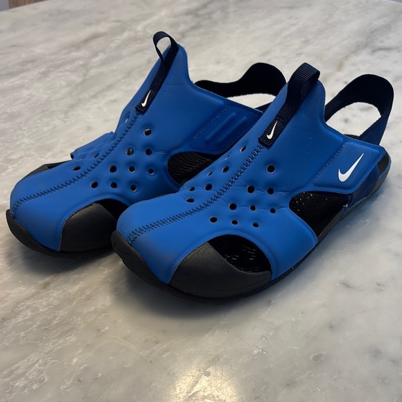 Nike Blue and Black Sandals with Closed Toe Design - Picture 2 of 4